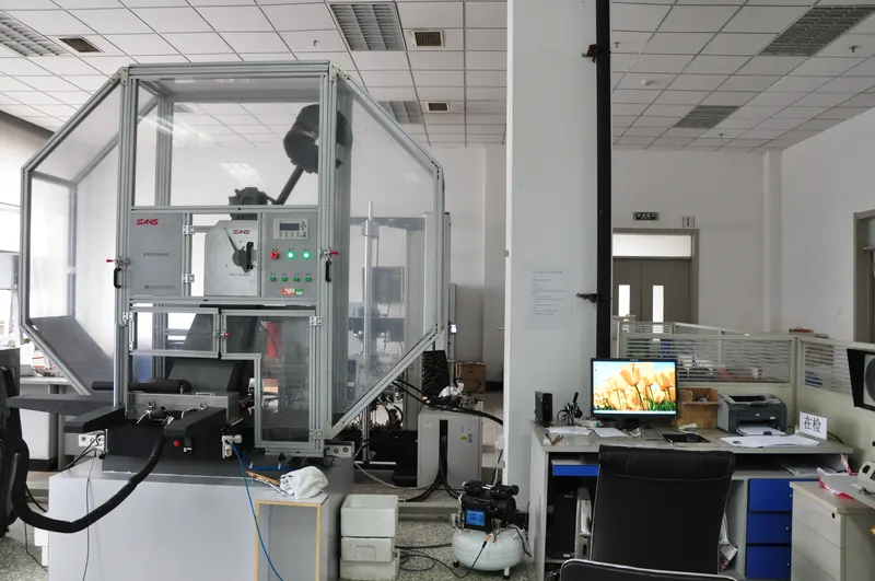 Impact testing machine in the JINFENG inspection center