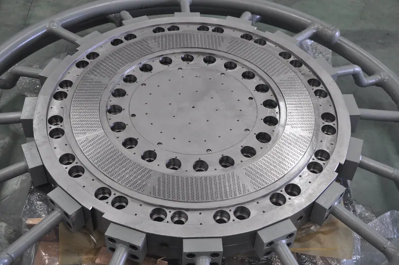 Pelletizing die plate with machined working areas